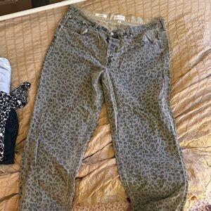 Universal Thread Gray Animal Print Boyfriend Jeans